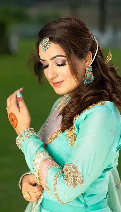 Neelam by Maira Khan, view 3 of 3