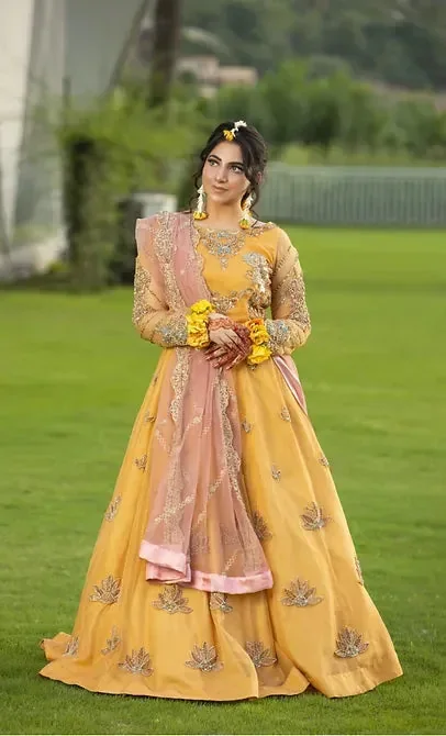 Rang by Maira Khan, view 1 of 5