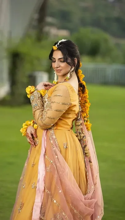 Rang by Maira Khan, view 2 of 5