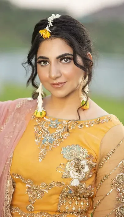 Rang by Maira Khan, view 3 of 5