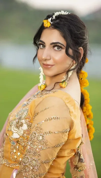 Rang by Maira Khan, view 4 of 5