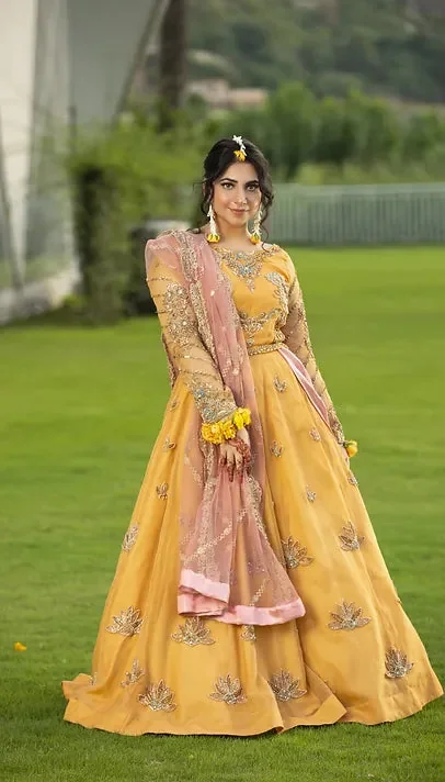 Rang by Maira Khan, view 5 of 5