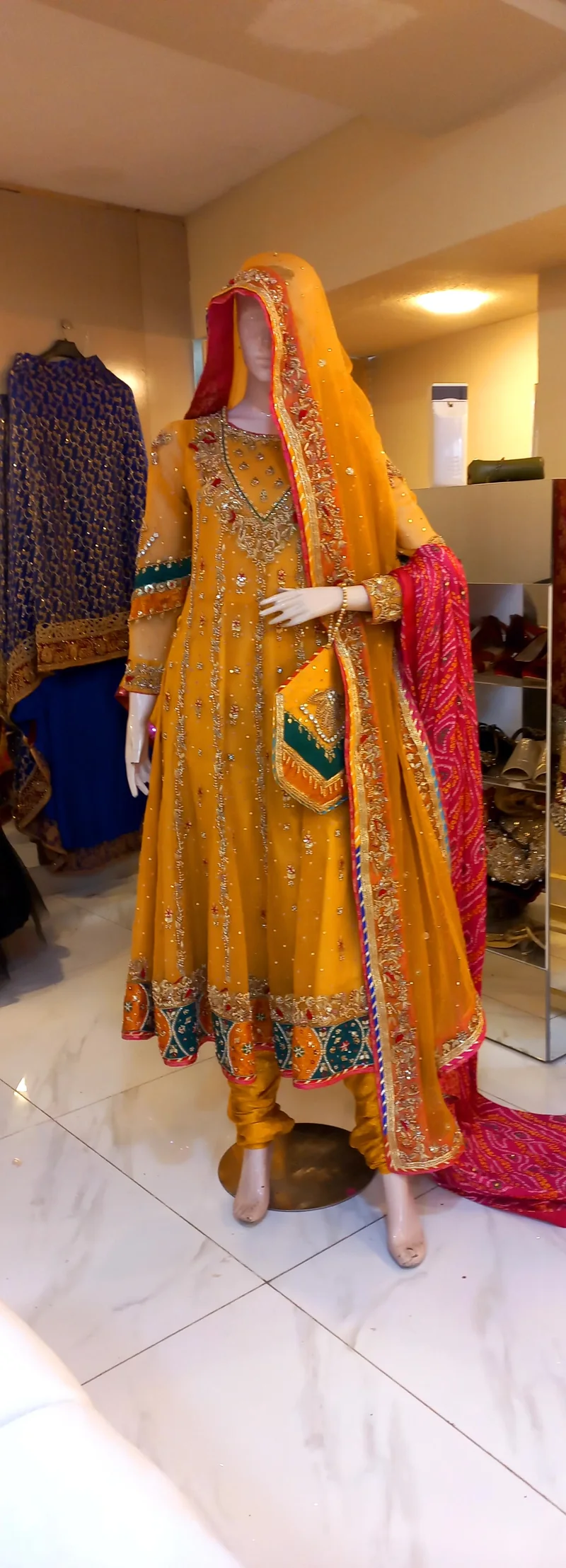 Rangreza by Maira Khan, view 3 of 3